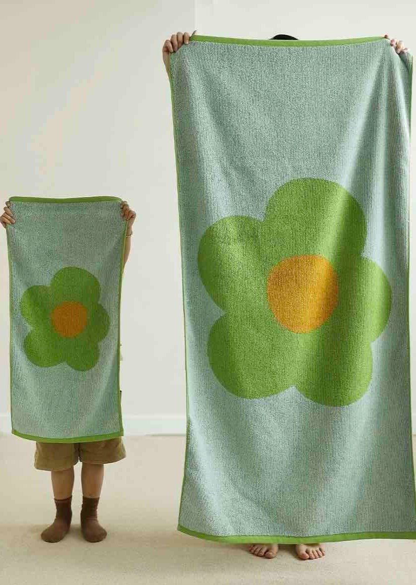 Cute Whimsical Sunflower Bath Towel - Ultra Soft & Absorbent Staple