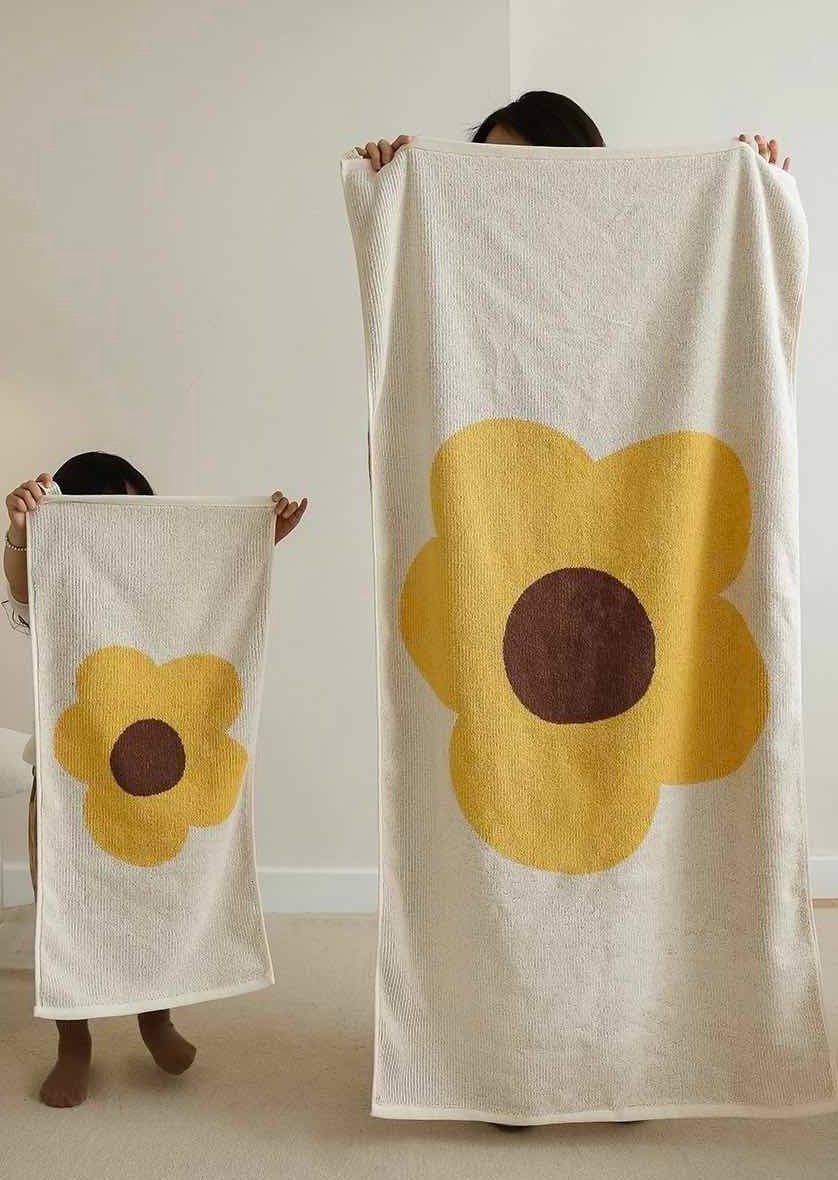 Cute Whimsical Sunflower Bath Towel - Ultra Soft & Absorbent Staple